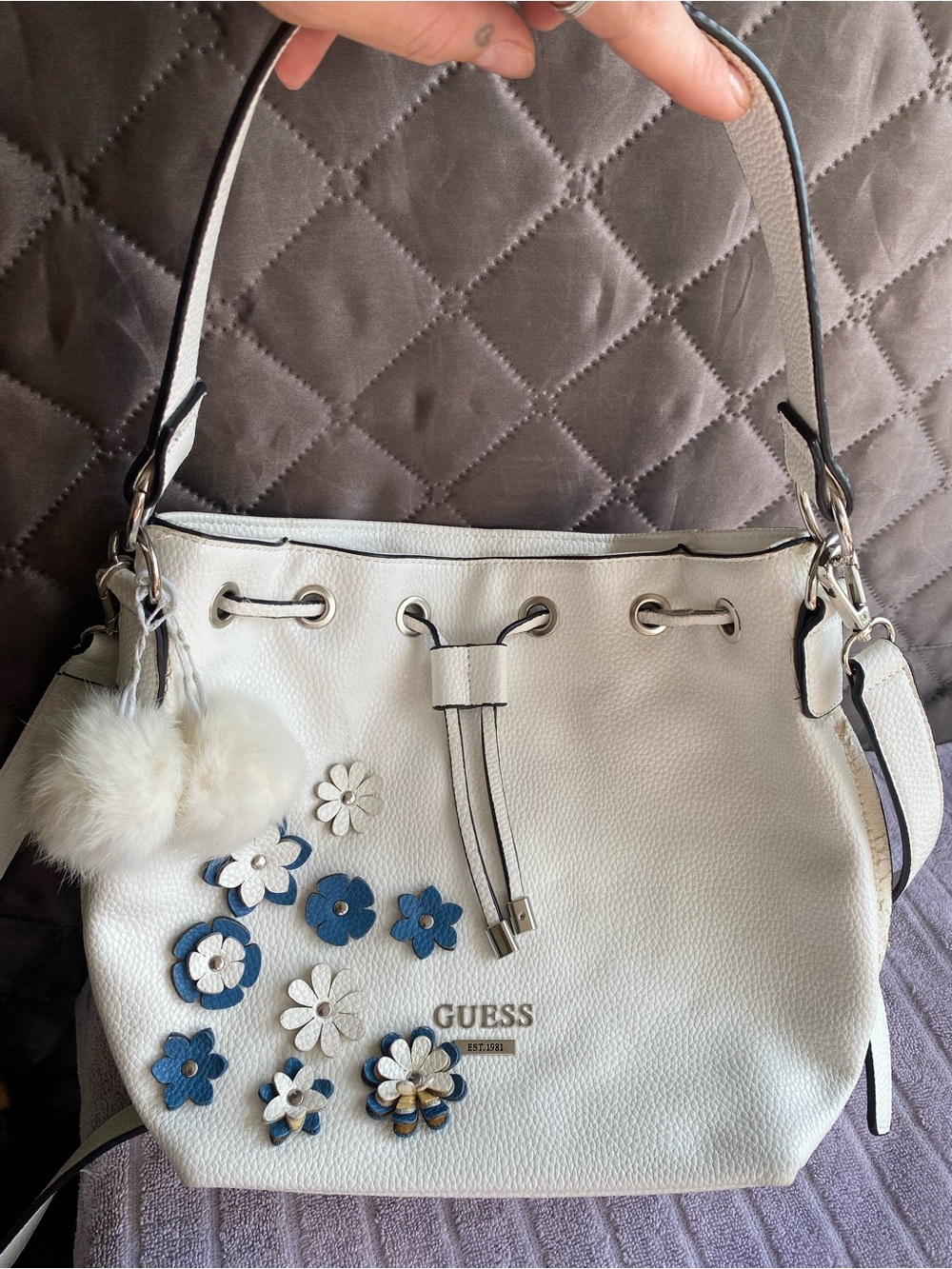 GUESS White Cherrywood Floral Bucket Bag Drawstring Shoulder Purse